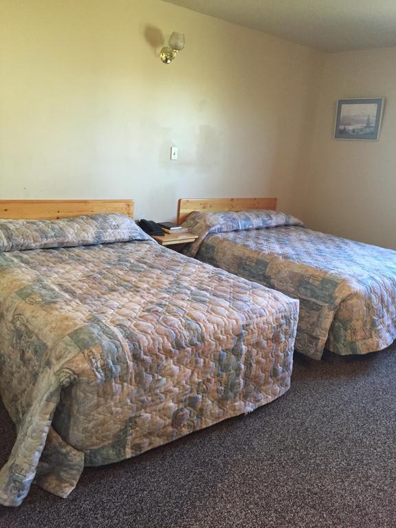 Wakiki Motel & Lounge Meadow Lake Номер фото