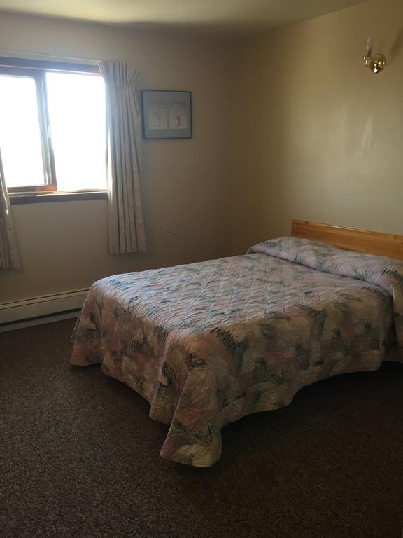 Wakiki Motel & Lounge Meadow Lake Номер фото