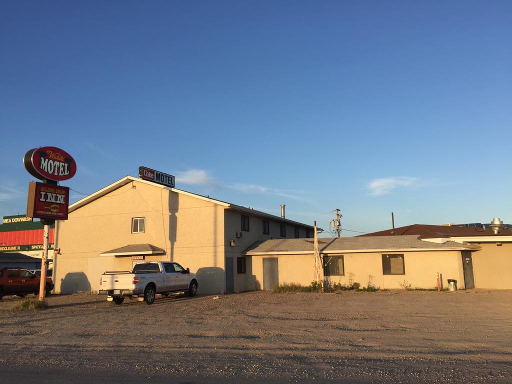 Wakiki Motel & Lounge Meadow Lake Экстерьер фото